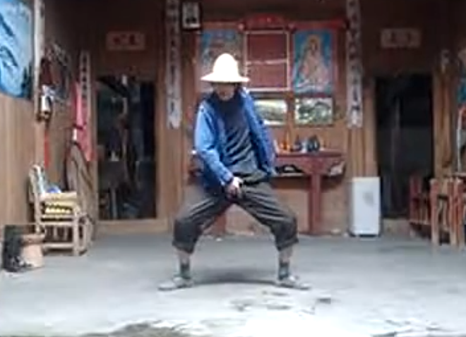 Clip nong dan nhay tren nen nhac lien khuc cua Michael Jackson hinh anh