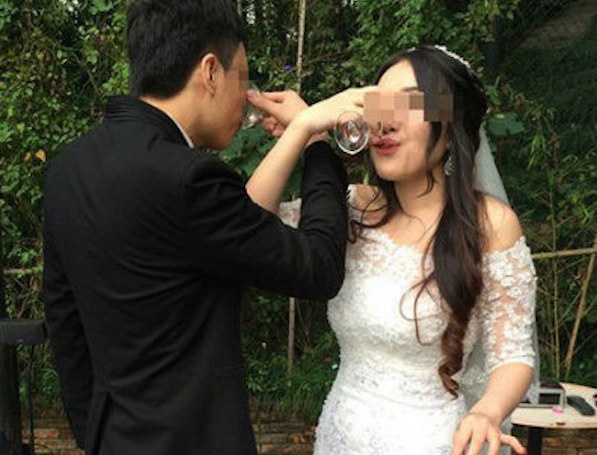 Cap doi to chuc dam cuoi de... chia tay hinh anh