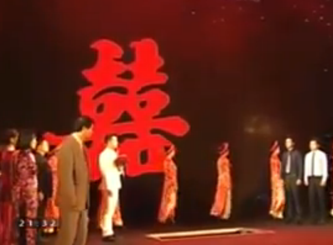 Clip cam dong dam cuoi voi co dau da mat hinh anh