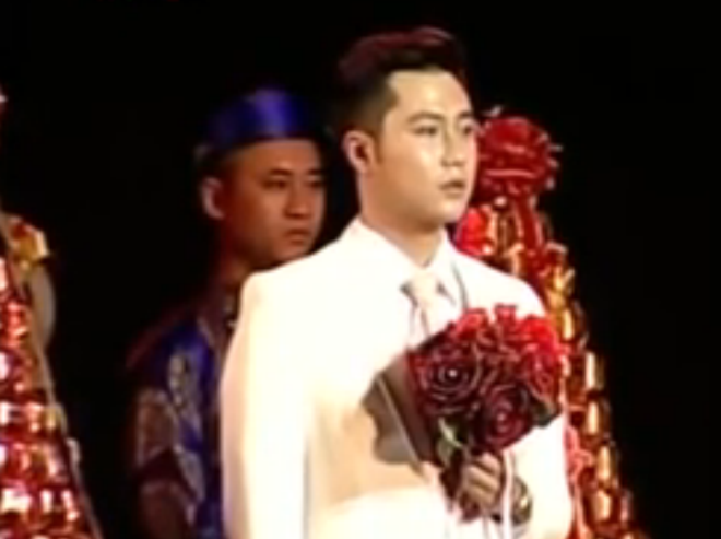 Clip tai hien dam cuoi voi ban gai da mat gay xuc dong hinh anh