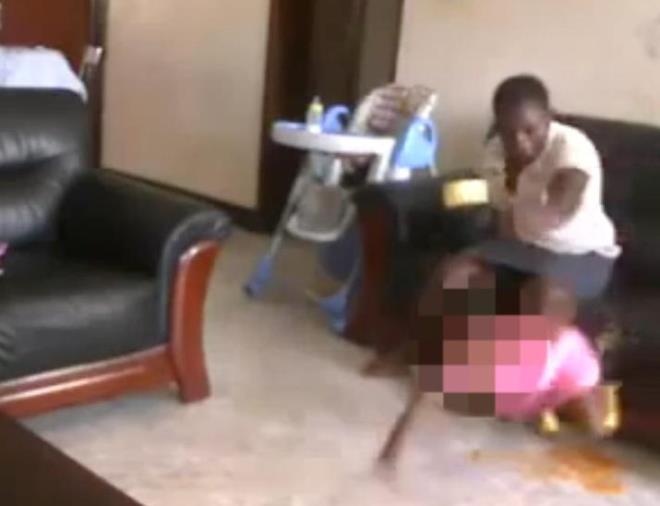 Bao mau hanh ha da man be gai 18 thang tuoi hinh anh