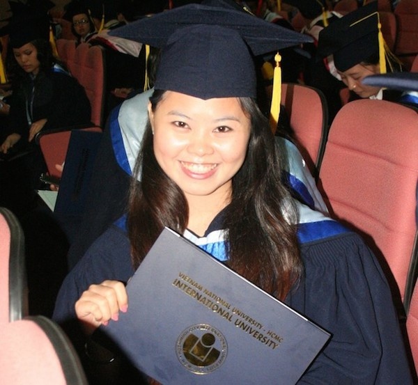 Ths. Từ Minh Thiện nói ngoài chính sách tuyệt vời trong thu hút nhân tài là những chuyên gia giỏi vừa được ban hành thí điểm thực hiện, có lẽ TP.HCM cũng cần tính đến những đãi ngộ nhất định đối với đội ngũ chuyên viên hiện hữu. Với mức lương tính theo hệ số như hiện nay, liệu nụ cười của tân kỹ sư công nghệ sinh học này có còn đọng lại trên môi?