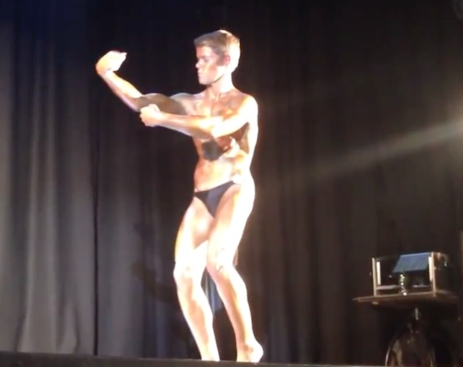 Clip bieu dien cua cau be 14 tuoi trong cuoc thi the hinh hinh anh