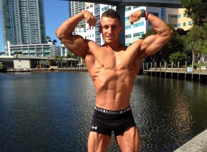 Trang Metro cho hay, Michael có khả năng nâng tạ khiến nhiều người ngưỡng mộ. Anh thậm chí còn nhấc được chiếc tạ lên đến hơn 230 kg (ngang với trọng lượng của một con gấu lớn tại Bắc Cực) dù chỉ nặng có 85 kg.