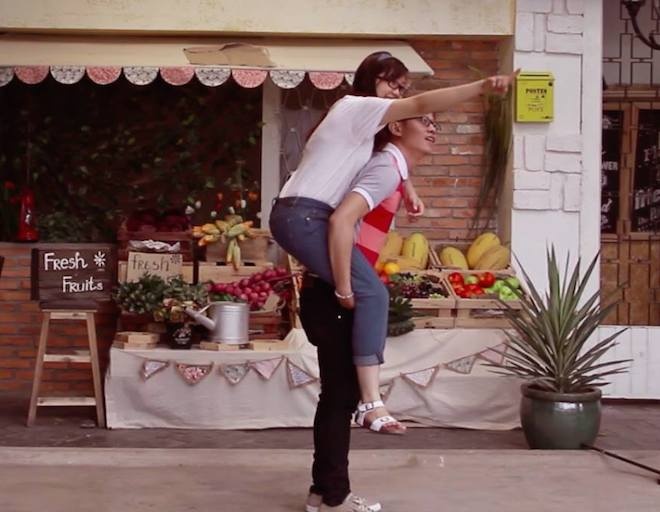 Clip hai su khac biet khi yeu chan dai va nam lun hinh anh