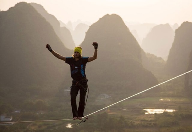 9X lieu minh di tren day o do cao 375 m hinh anh