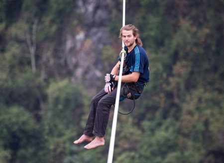 Clip chang trai tre mao hiem di tren day hinh anh