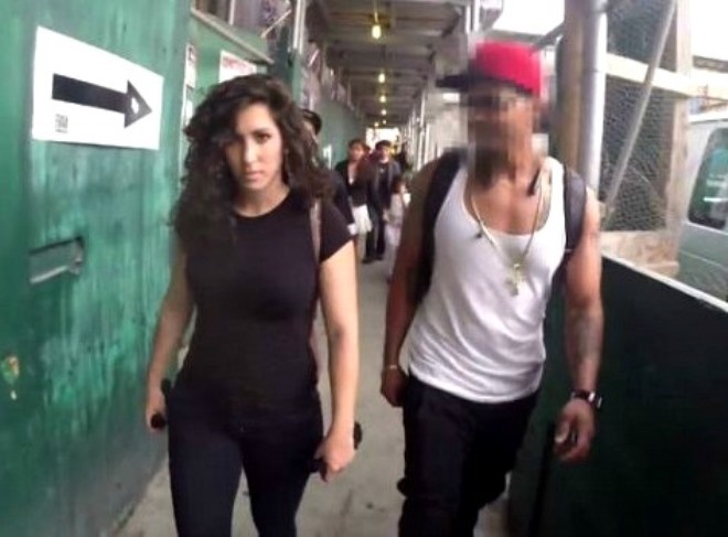 Clip co gai bi treu tren pho hinh anh