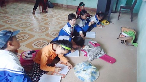 Hoc sinh truong chuan quoc gia lay buc giang lam ban hinh anh