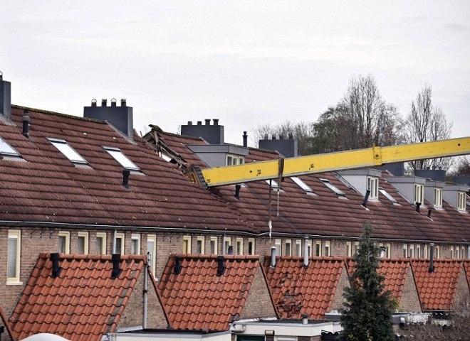 Clip can cau cau hon khong may de nat mai nha hinh anh