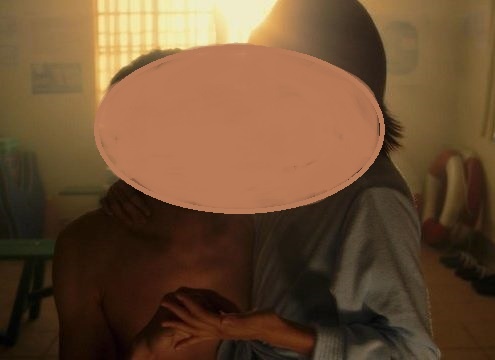 Nam sinh 17 tuoi bi me ban loi dung quan he bat chinh hinh anh