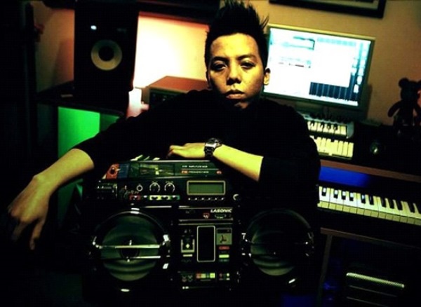 Tay choi DJ Touliver khuay dong dem countdown hinh anh