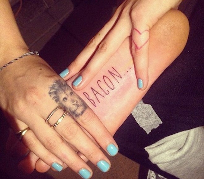 Xăm lòng bàn chân: 