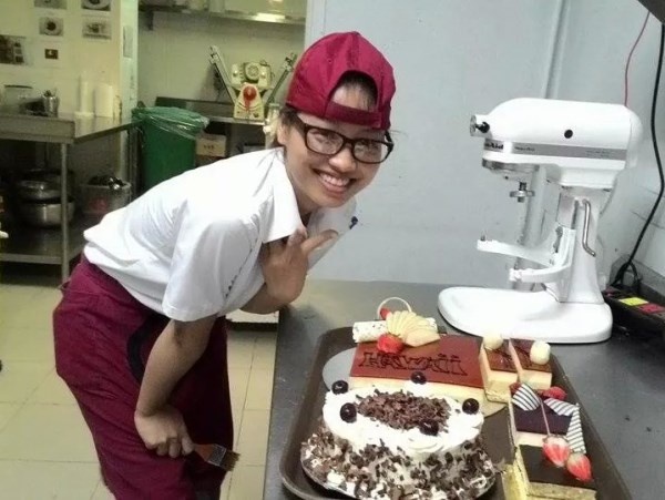 Cu nhan rua bat thue nuoi dam me thanh dau bep hinh anh