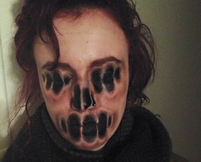 Co gai ve mat kinh di khien nguoi xem so hai hinh anh