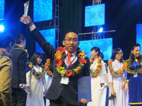 Nam sinh mang ten... doc, la, hiem hinh anh
