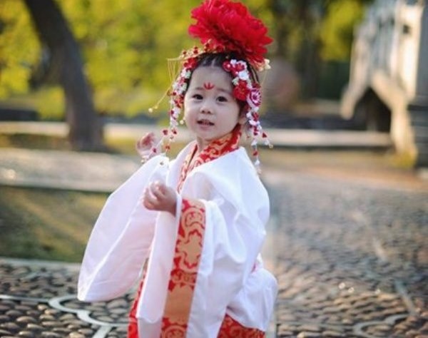 Vo Tac Thien phien ban nhi gay chu y dan mang hinh anh