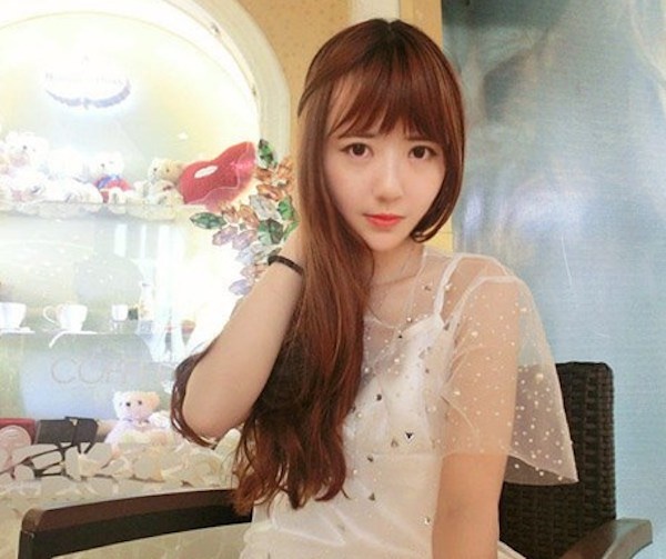 Bạch Nhã Mộc theo chủ nghĩa bảo vệ động vật. Cô chẳng ngại gần gũi những vật nuôi dù chúng có hình thức như thế nào. Nhã Mộc cũng tự gọi là một cô cún nhỏ.