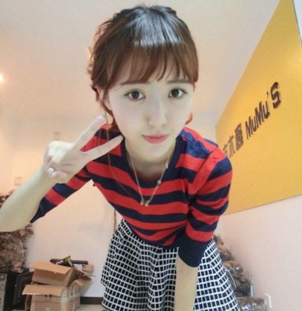 Ngoài nhan sắc và tấm lòng yêu thương động vật, hot girl 9x này còn là một cô chủ giỏi kiếm tiền. Nhã Mộc là sở hữu một gian hàng trên Taobao, làm ăn rất phát đạt.