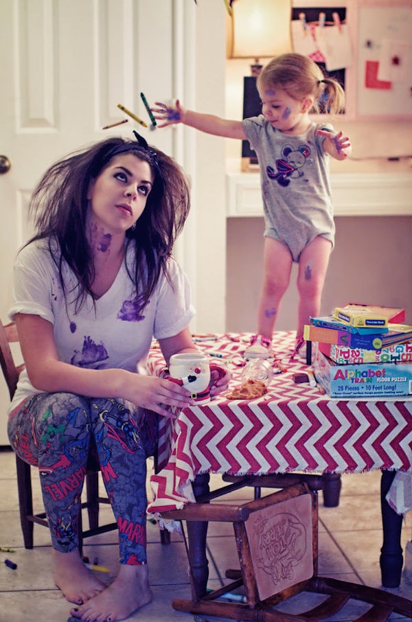 Trò chơi với màu vẽ.