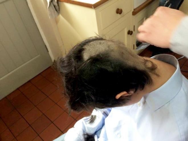 Cao troc dau, nam sinh khong duoc den truong hinh anh