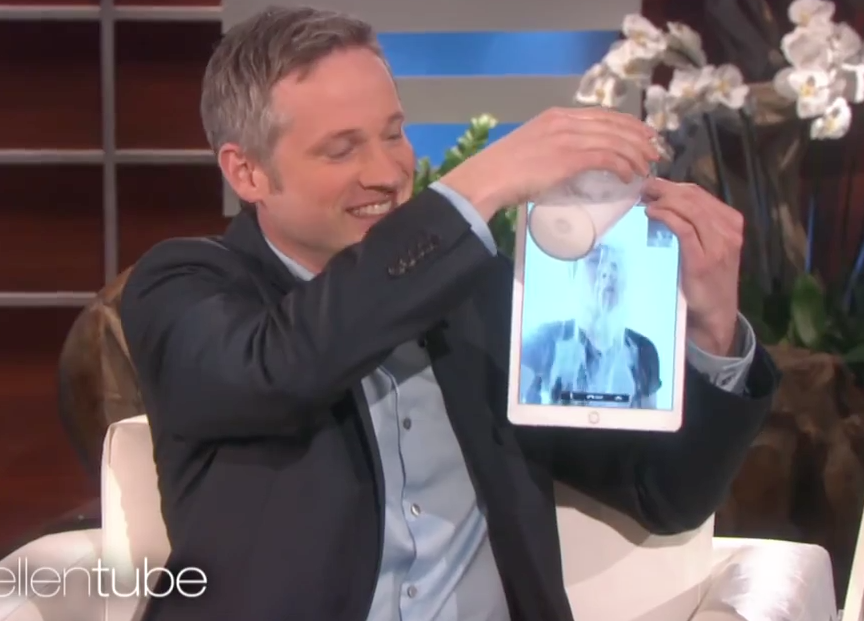 Clip lam ao thuat voi iPad hut 3,7 trieu luot xem hinh anh