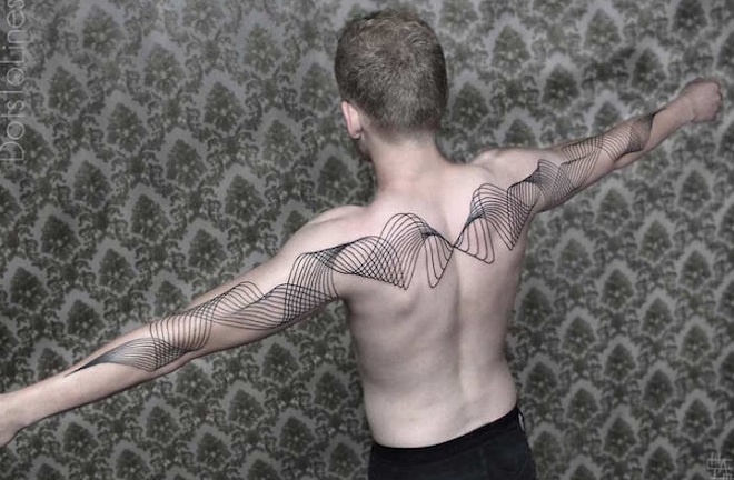 Chaim Machlev tạo nên những thiết kế trừu tượng trên cơ thể. Nó thường tạo hiệu ứng kéo dài chiều dài của cánh tay, chân, hoặc ngược lại.