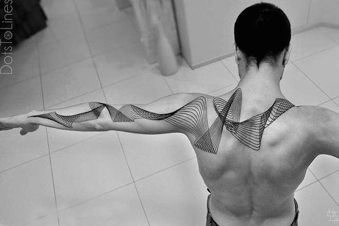 Bất kể vị trí, hình xăm của Machlev mang đầy tính thanh lịch. Đó là hình ghép tạo độ sâu rộng, giống như cấu trúc xoắn. Tính chính xác của nghệ sĩ này thực sự ấn tượng.