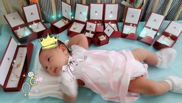 Mới đây, Rich Babies of Instagram (Những đứa trẻ giàu có trên Instagram) đã trở thành hashtag mới nhất, nóng nhất thu hút sự quan tâm của đông đảo người dùng mạng.