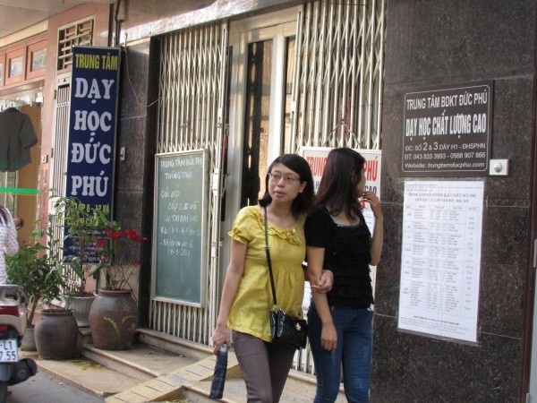 Các trung tâm luyện thi tại khu vực Trường ĐH Sư phạm Hà Nội đều cửa đóng then cài.