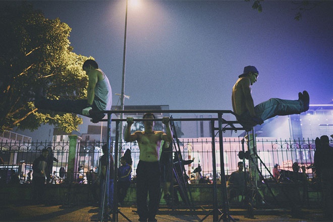 Tan sở, họ ở lại, tập luyện và cũng tránh được giờ cao điểm. Tập xong cũng là lúc đường phố đã thưa bớt những dòng xe.