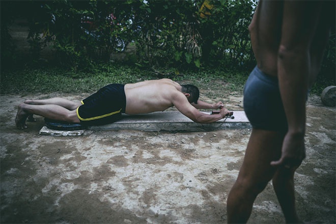 Nhiều người ở trung tâm thành phố cũng đi ra bờ đê tham gia tập luyện. Theo họ, không khí ở đây không những trong lành hơn, mà họ còn có thể bơi lội trước hoặc sau khi tập tạ.