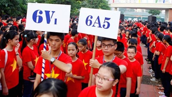 Học sinh lớp 6 trường THCS Lương Thế Vinh trong ngày khai giảng.