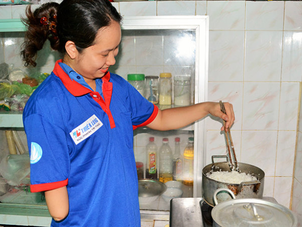 Mot tinh nguyen vien dac biet hinh anh