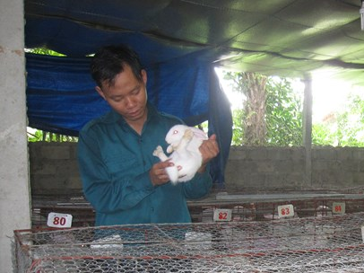 Cu nhan van chuong chon chan nuoi tho kiem tien ty hinh anh