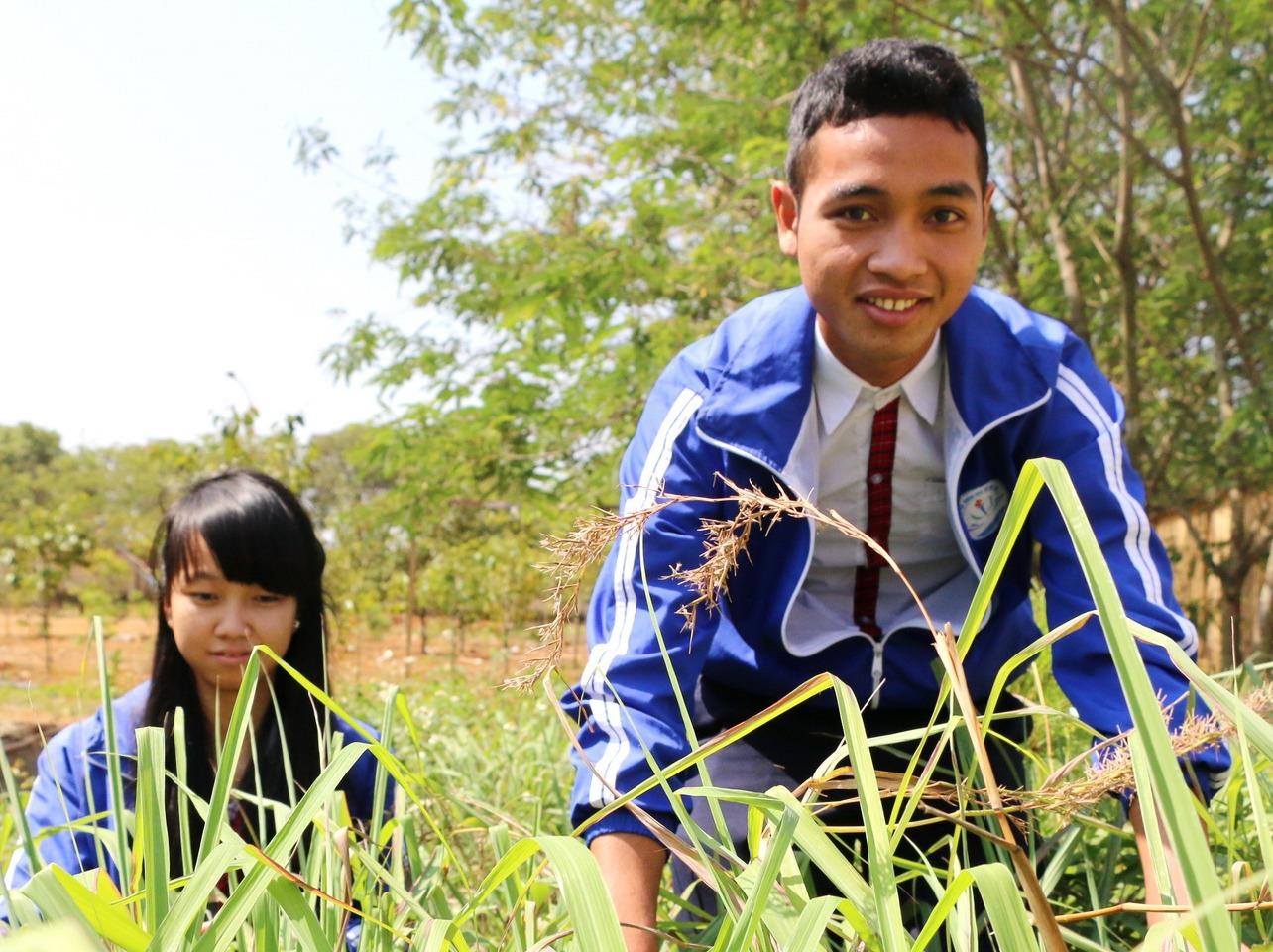 Sua tam 'duoi muoi' tu... truong dan toc noi tru hinh anh