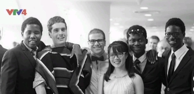 nu sinh Muong gianh hoc bong 5, 5 ty anh 1