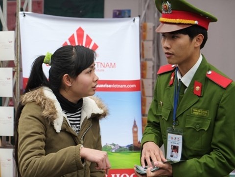 Xuat hien thong tin sai ve chi tieu tuyen sinh khoi cong an hinh anh