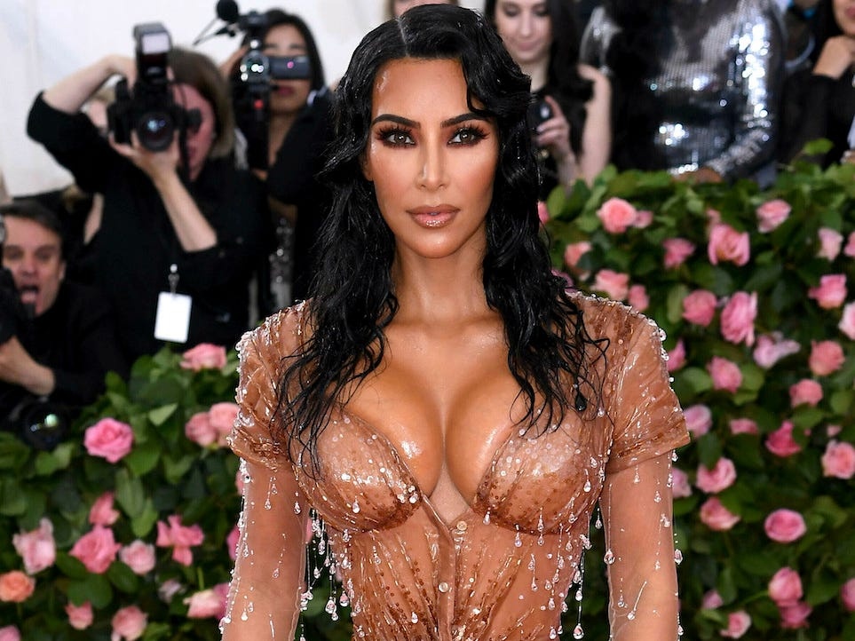 Kim Kardashian o ep vong mot va loat khoanh khac an tuong nhat 2019 hinh anh