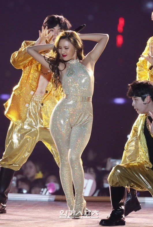 hwasa mặc bodysuit ảnh 9 hwasa mac bodysuit anh 9