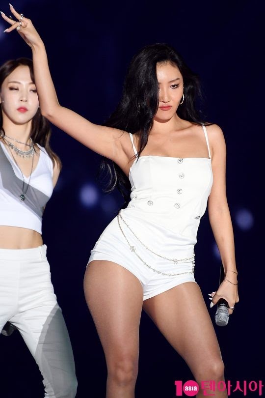 hwasa mặc bodysuit ảnh 11 hwasa mac bodysuit anh 11