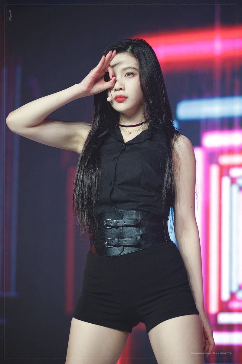 joy mặc đồ khoe dáng sexy ảnh 7 joy mac do khoe dang sexy anh 7
