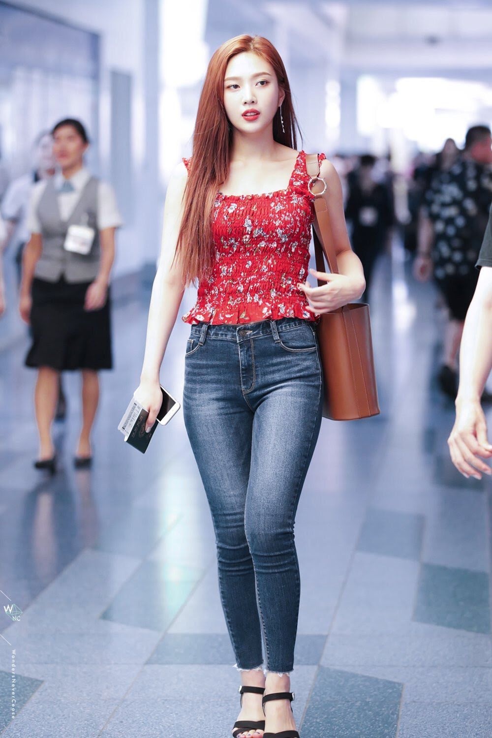 joy mặc đồ khoe dáng sexy ảnh 12 joy mac do khoe dang sexy anh 12
