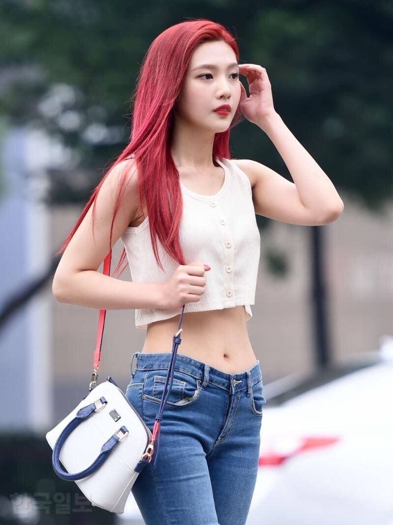 joy mặc đồ khoe dáng sexy ảnh 13 joy mac do khoe dang sexy anh 13