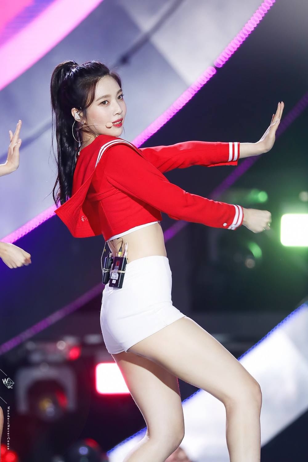 joy mặc đồ khoe dáng sexy ảnh 8 joy mac do khoe dang sexy anh 8
