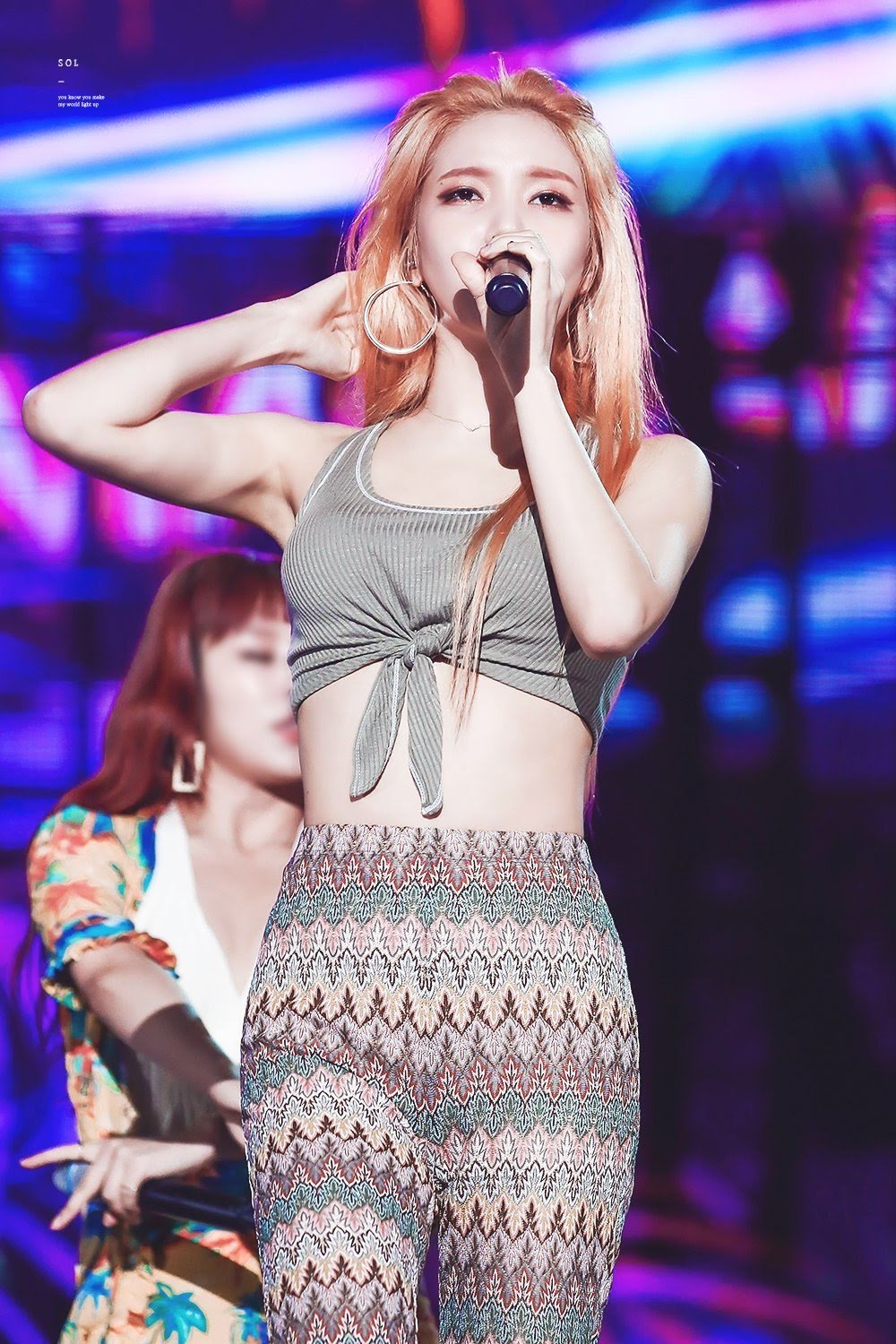 solar mặc đồ khoe dáng sexy ảnh 12 solar mac do khoe dang sexy anh 12