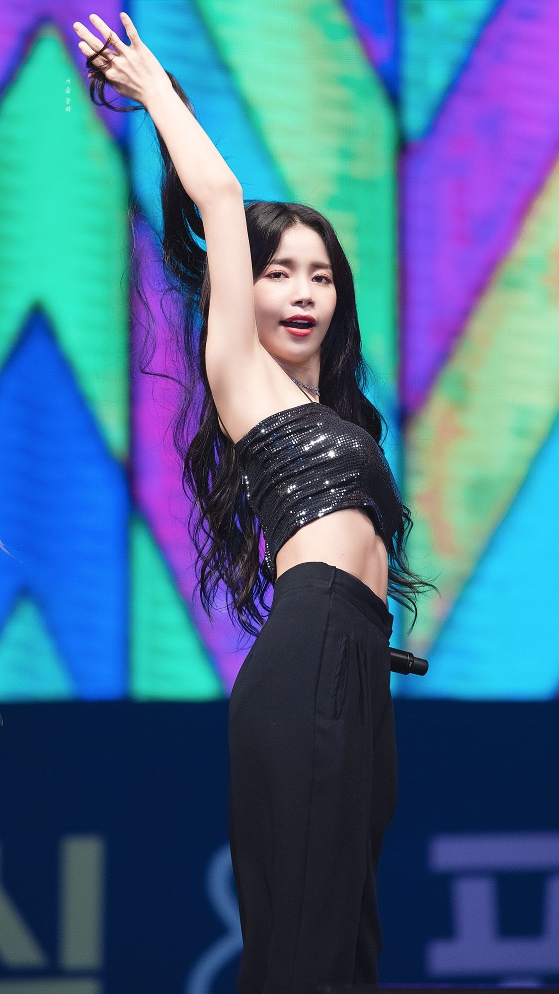 solar mặc đồ khoe dáng sexy ảnh 3 solar mac do khoe dang sexy anh 3