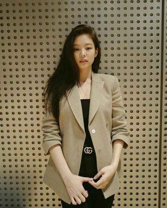 jennie mặc suit như giám đốc ảnh 3 jennie mac suit nhu giam doc anh 3