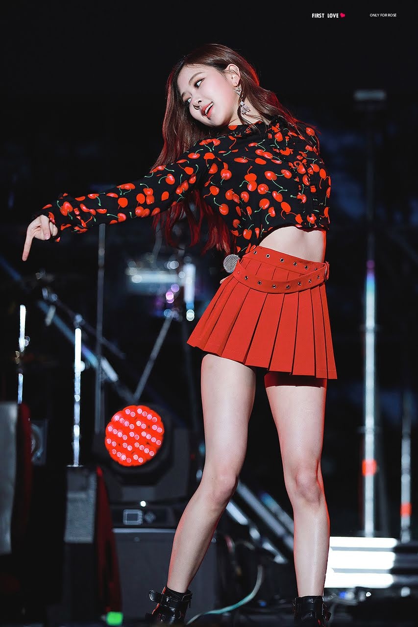 rose dien do khoe chan dai anh 7