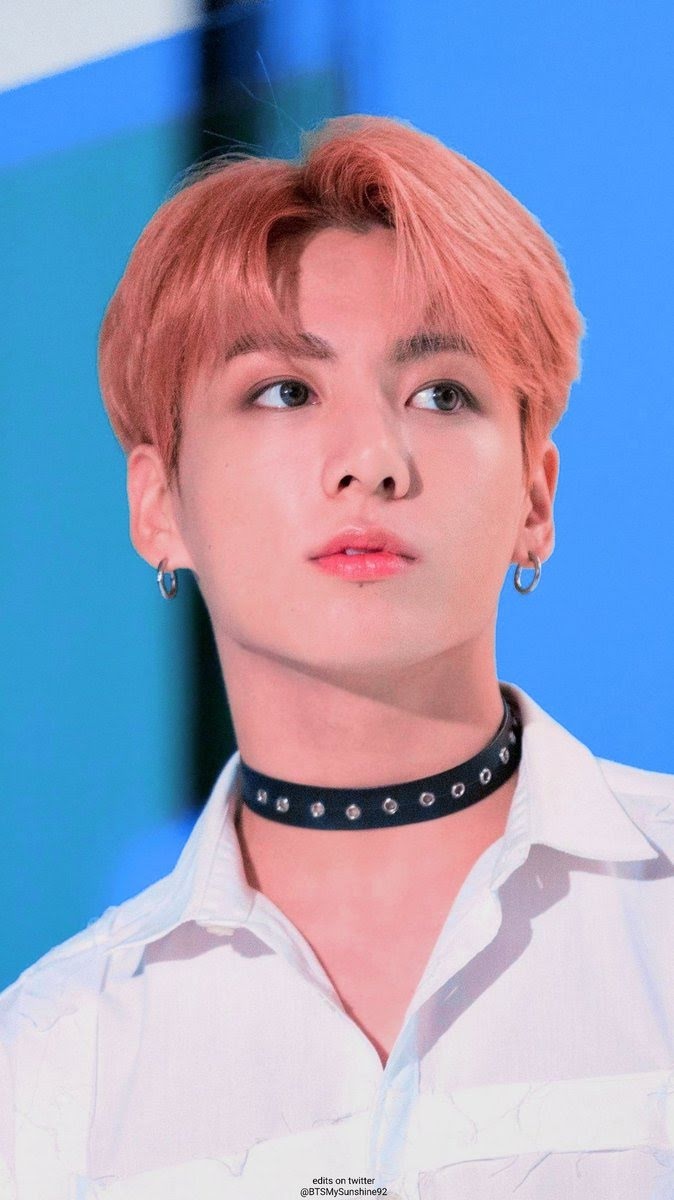 Jungkook deo choker anh 2